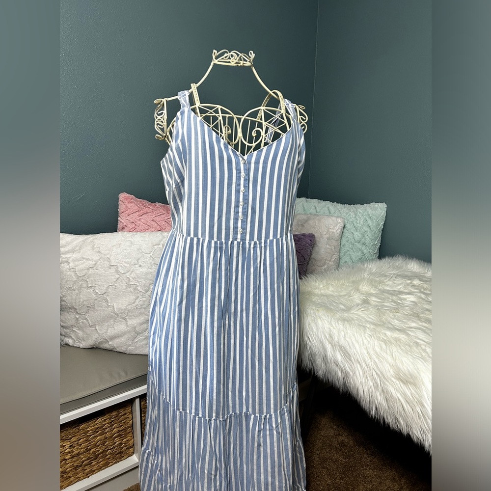 Like New Old Navy blue and,white stripped maxi dress. Size XL
